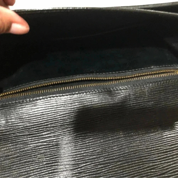 Louis Vuitton Epi Envelope Bag with working key - Picture 7 of 14